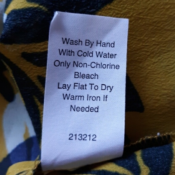 CAbi Bali floral silk blend racer back blouse sleeveless top shell - Picture 6 of 8